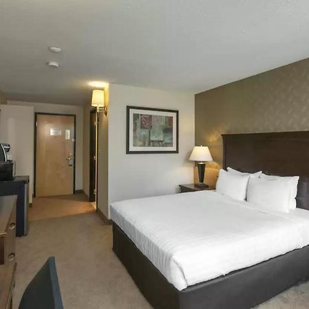 Prestige Riverside Lodge Квінел Екстер'єр фото