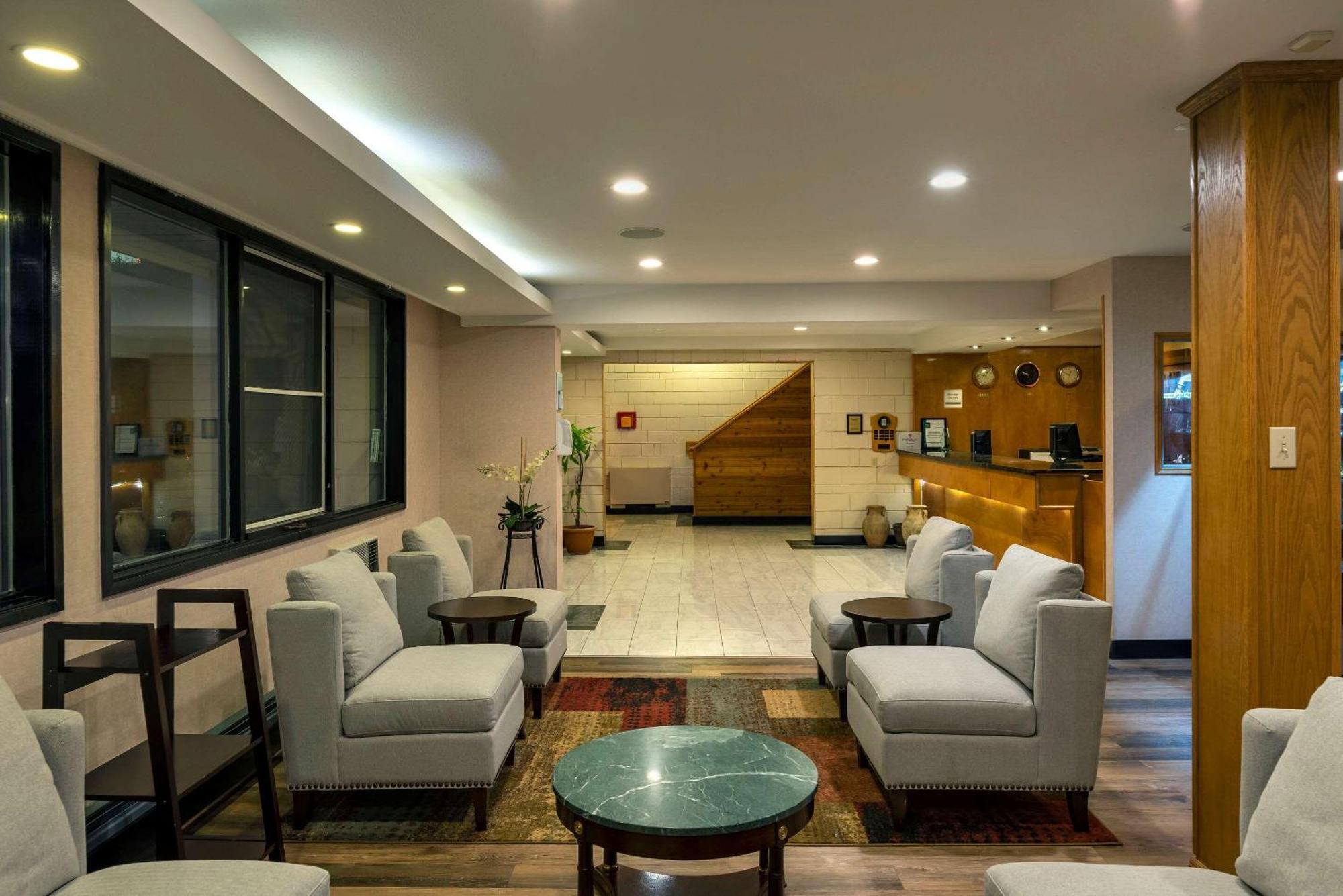Prestige Riverside Lodge Квінел Екстер'єр фото