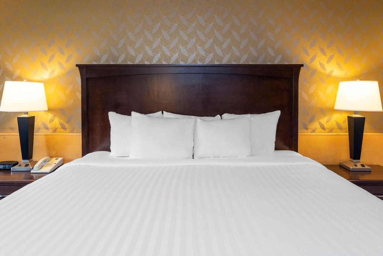 Prestige Riverside Lodge Квінел Екстер'єр фото