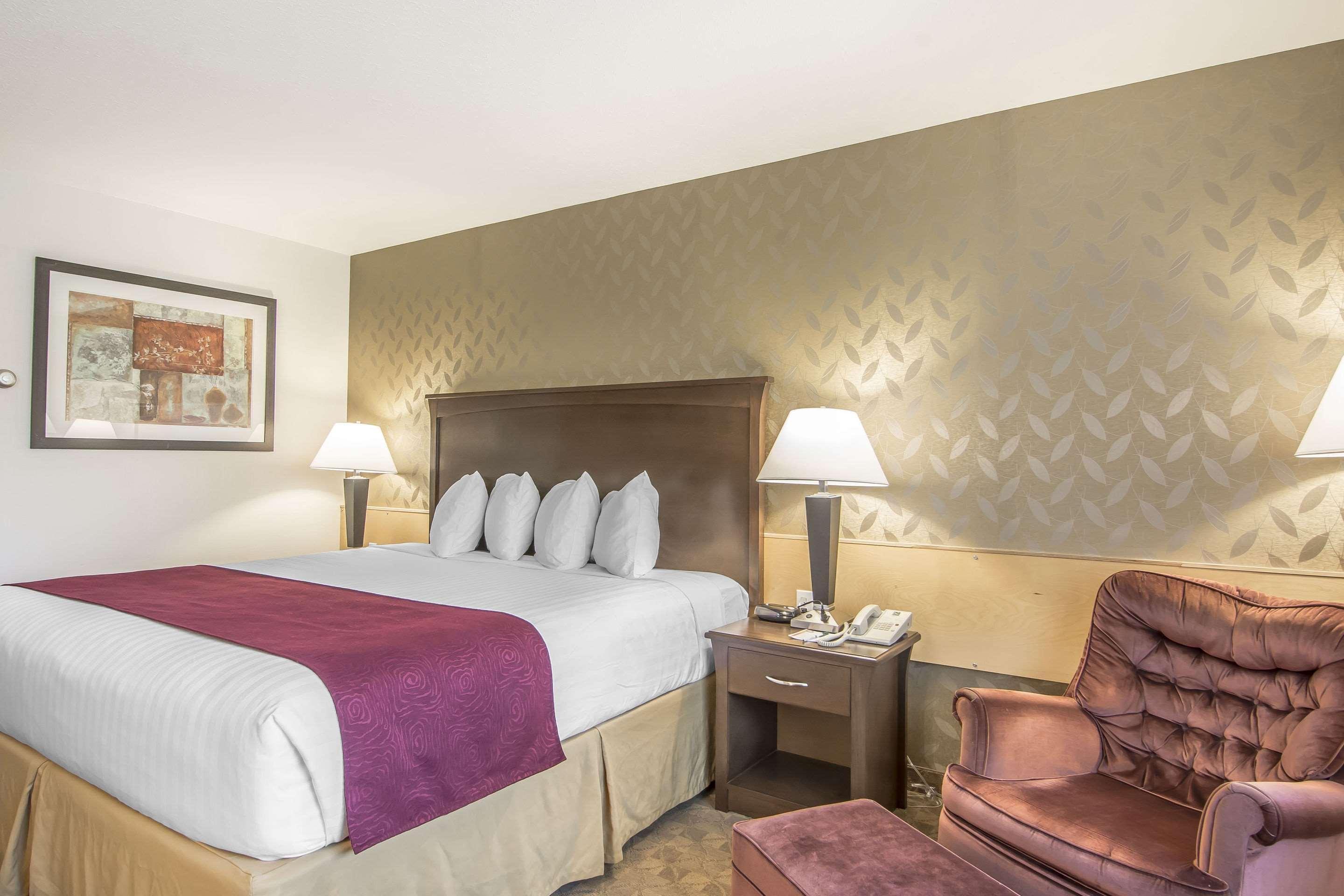 Prestige Riverside Lodge Квінел Екстер'єр фото