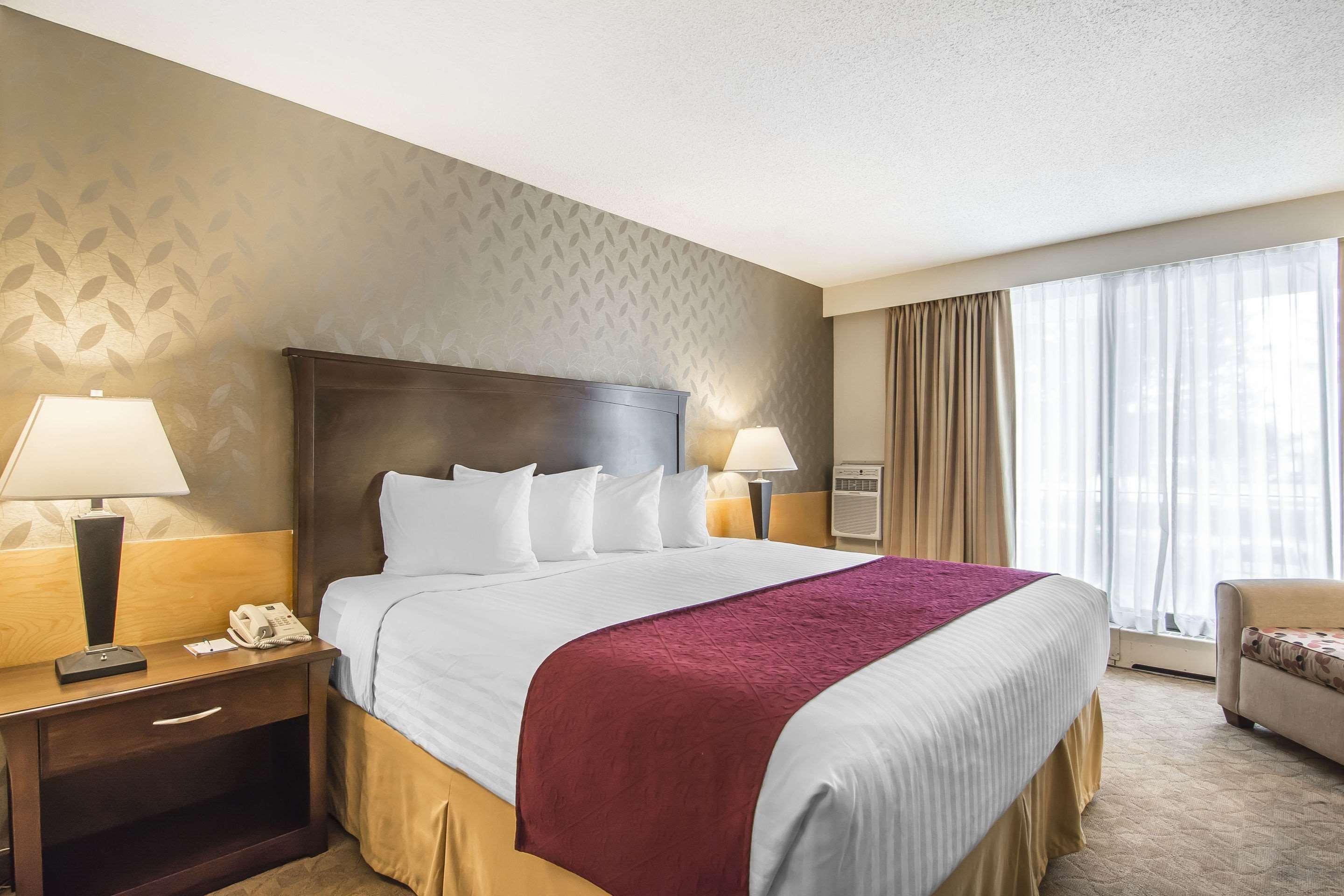 Prestige Riverside Lodge Квінел Екстер'єр фото