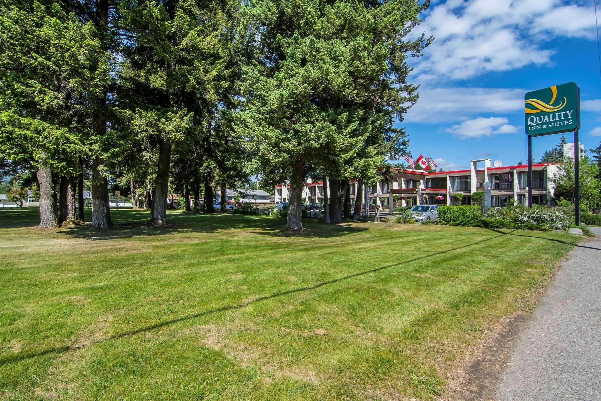 Prestige Riverside Lodge Квінел Екстер'єр фото
