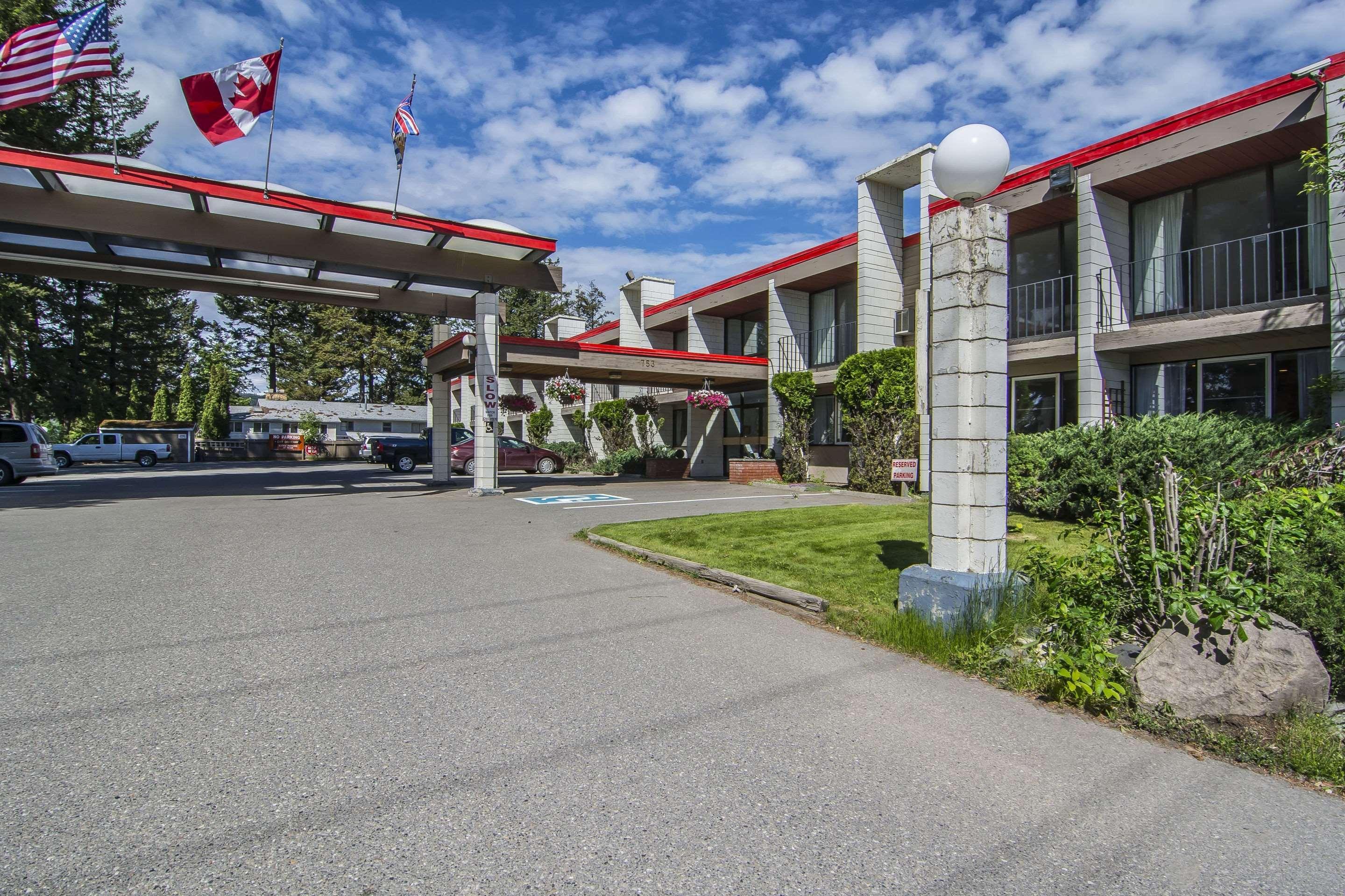 Prestige Riverside Lodge Квінел Екстер'єр фото
