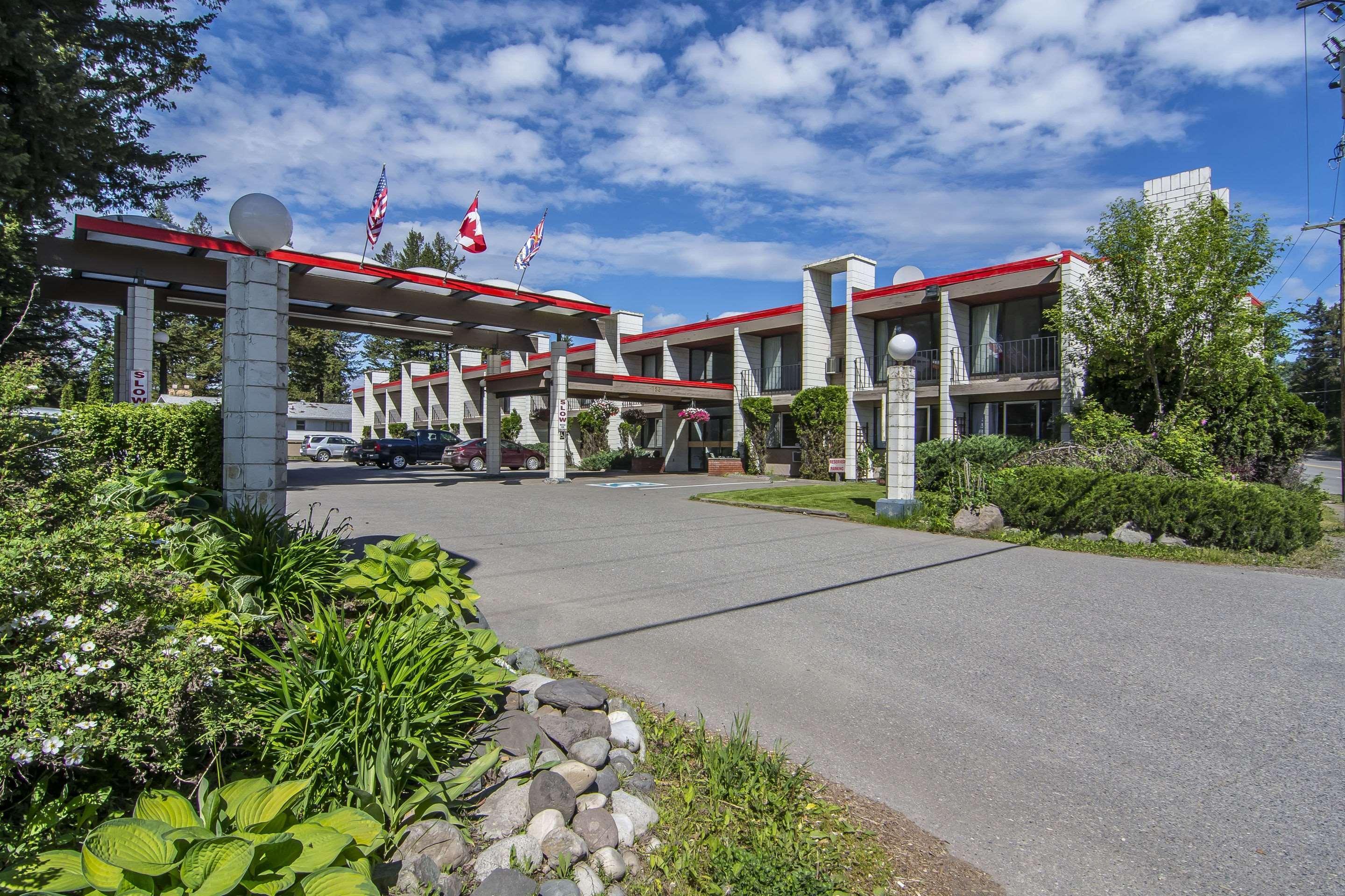 Prestige Riverside Lodge Квінел Екстер'єр фото