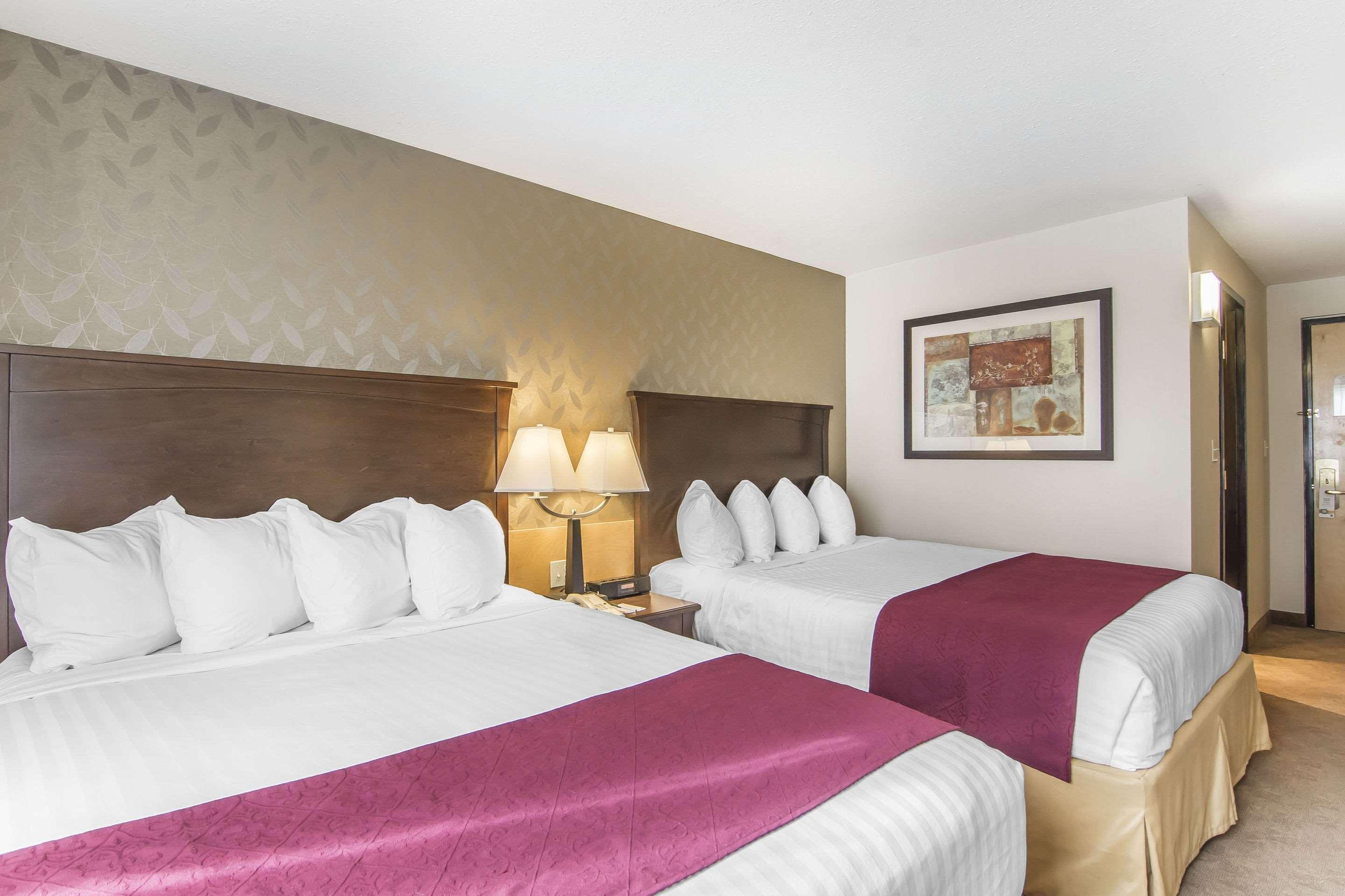 Prestige Riverside Lodge Квінел Екстер'єр фото