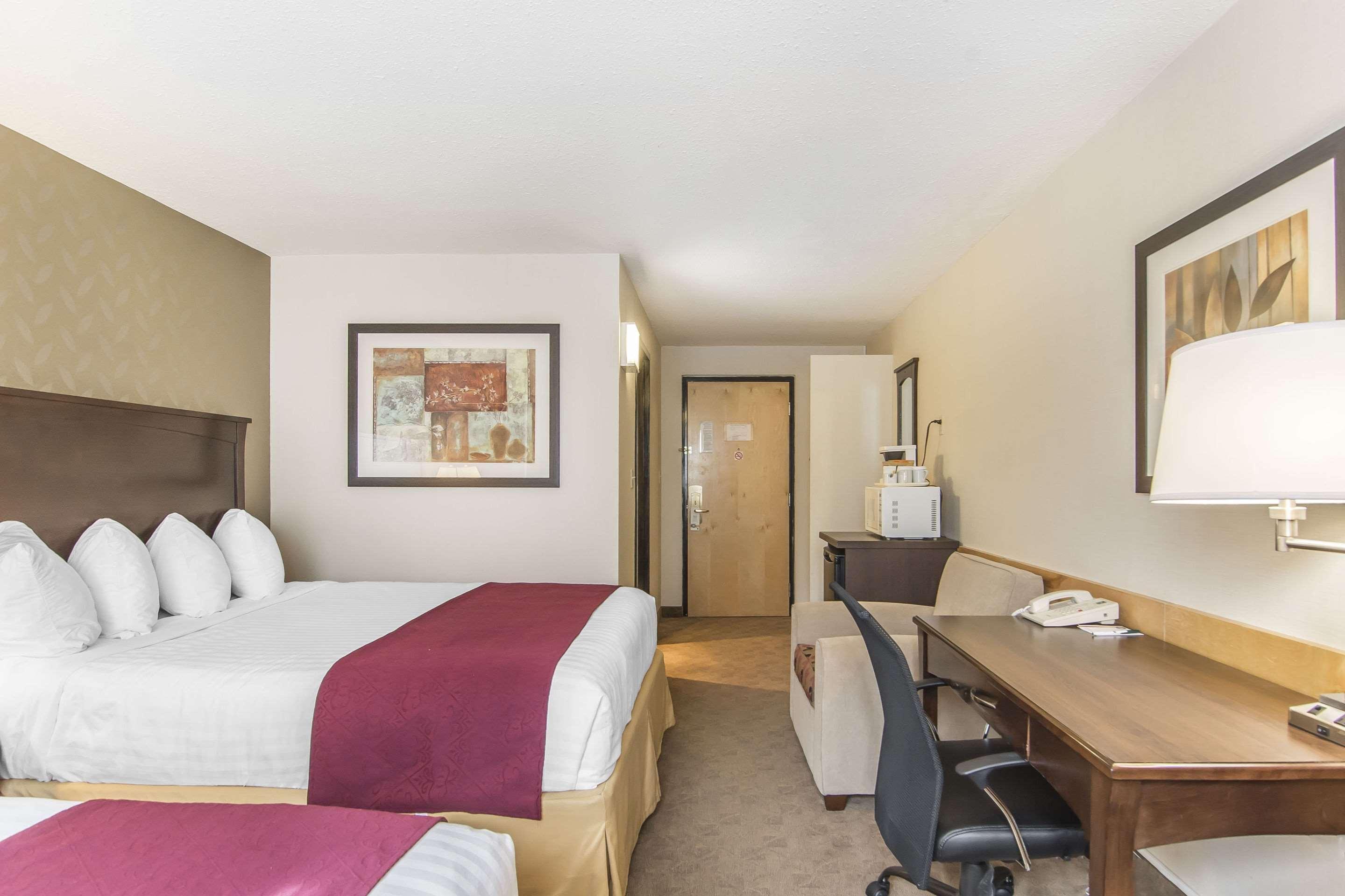 Prestige Riverside Lodge Квінел Екстер'єр фото