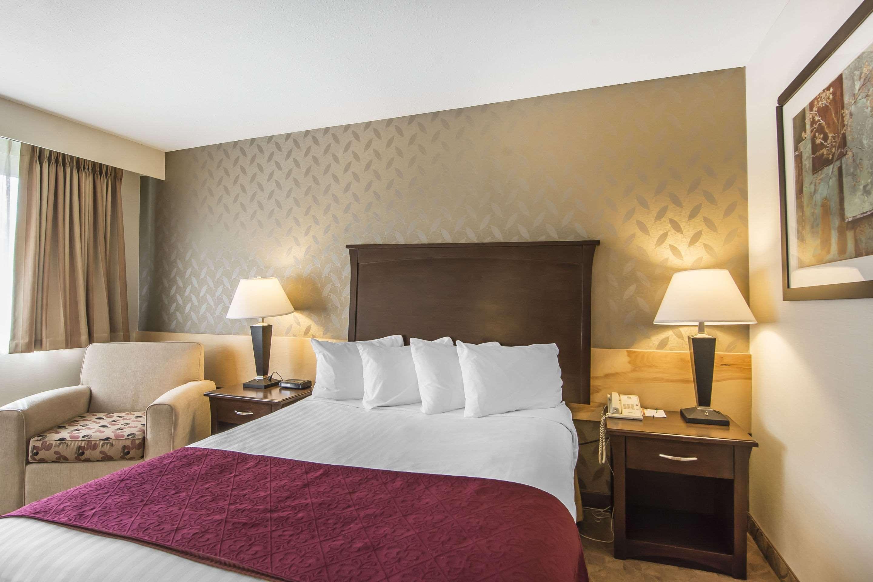 Prestige Riverside Lodge Квінел Екстер'єр фото
