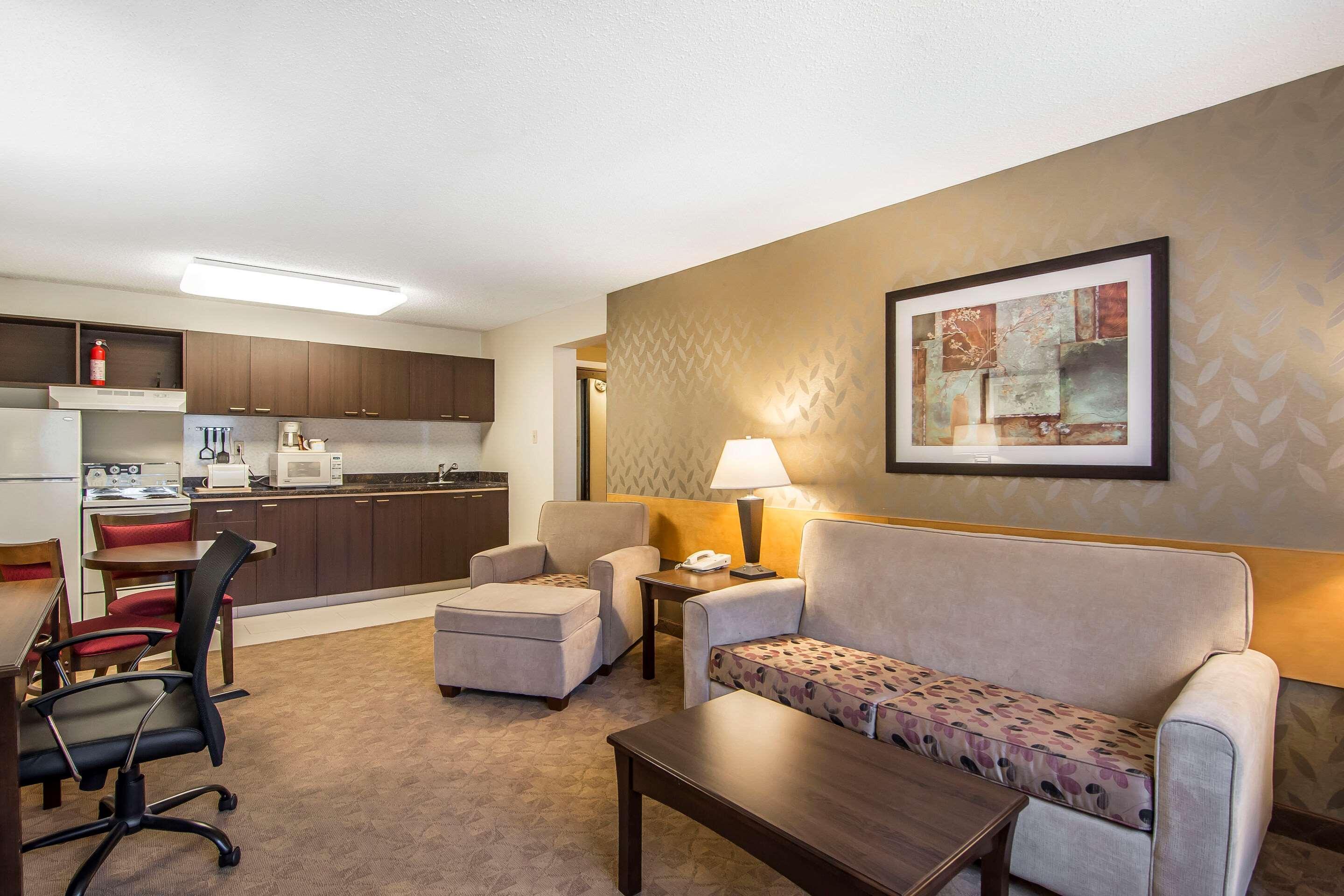 Prestige Riverside Lodge Квінел Екстер'єр фото