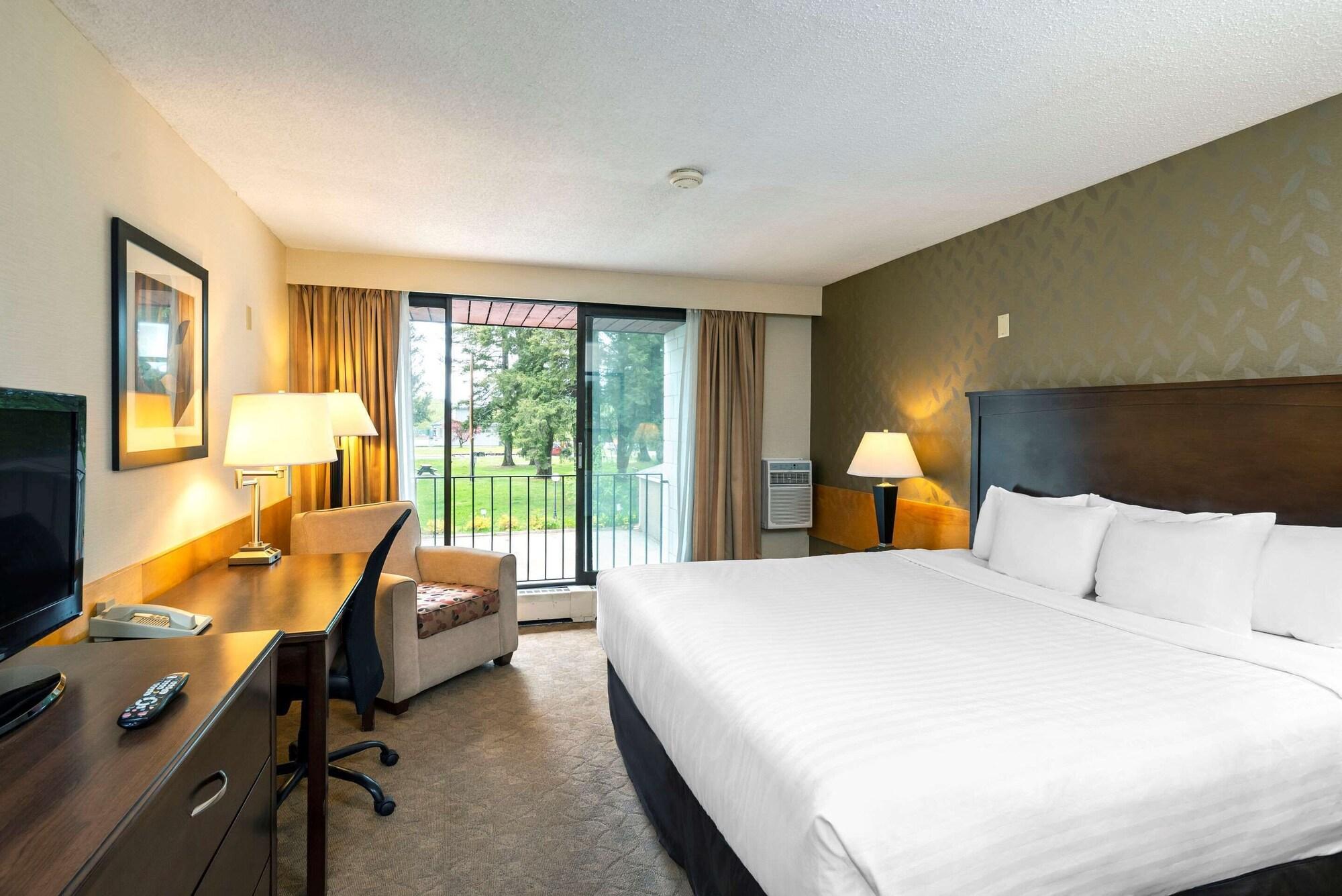 Prestige Riverside Lodge Квінел Екстер'єр фото