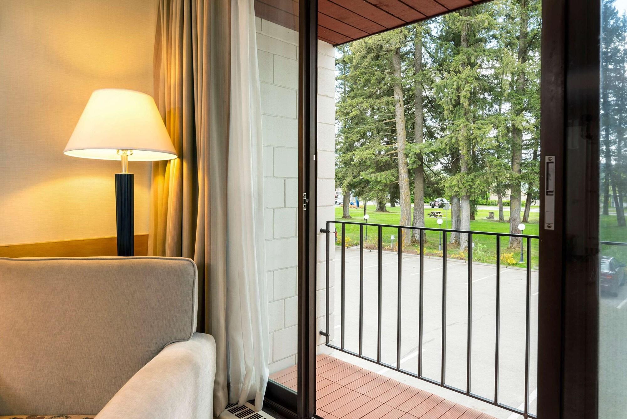 Prestige Riverside Lodge Квінел Екстер'єр фото