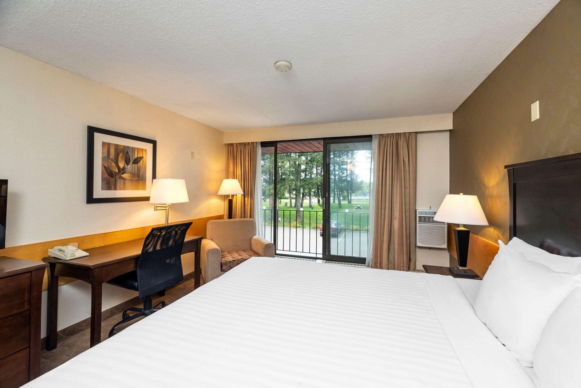 Prestige Riverside Lodge Квінел Екстер'єр фото