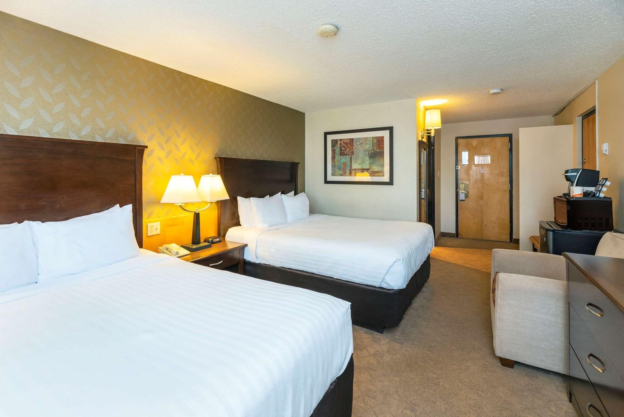 Prestige Riverside Lodge Квінел Екстер'єр фото
