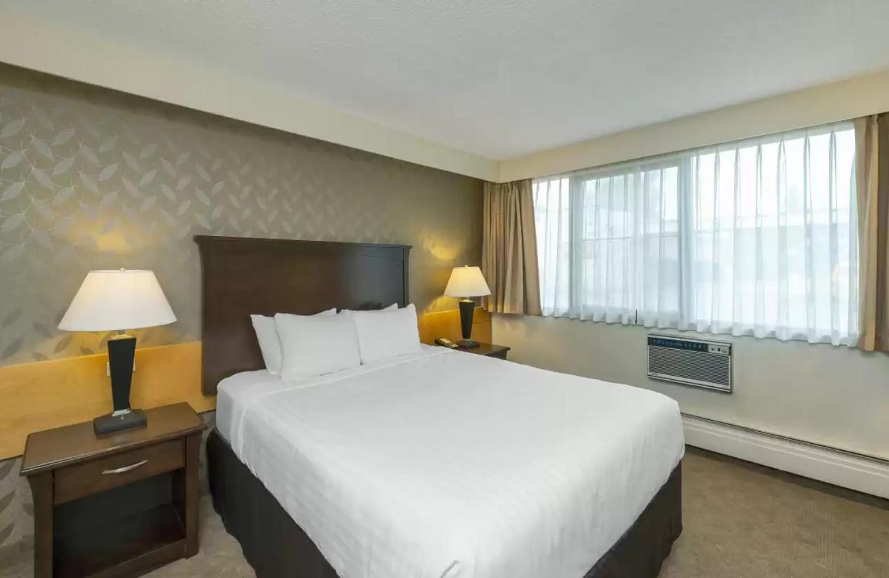 Prestige Riverside Lodge Квінел Екстер'єр фото