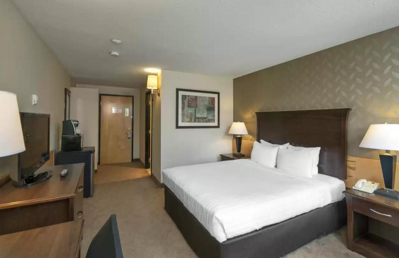 Prestige Riverside Lodge Квінел Екстер'єр фото